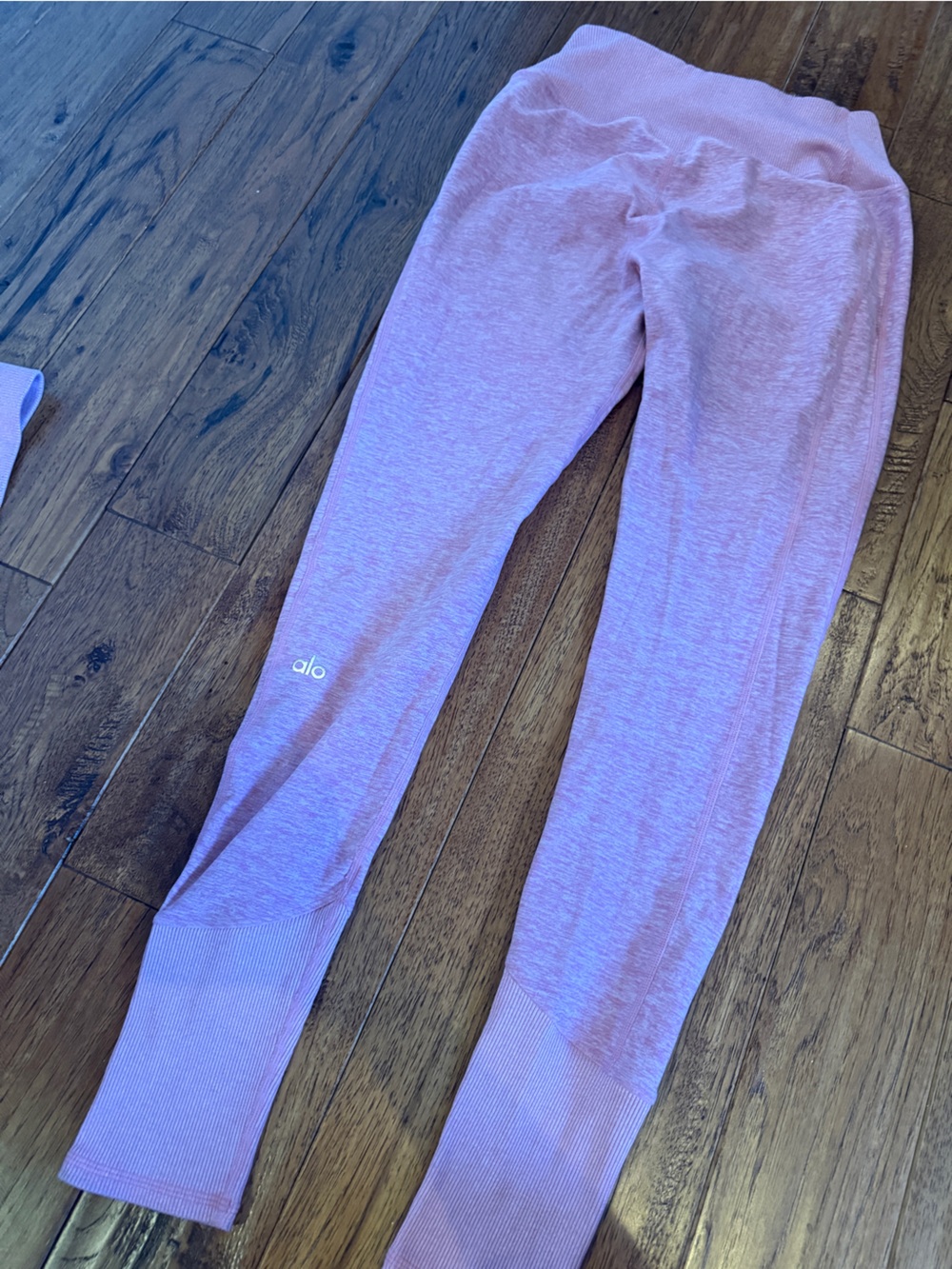 Seamless Pink Alo Workout Set - Picture 6 of 6